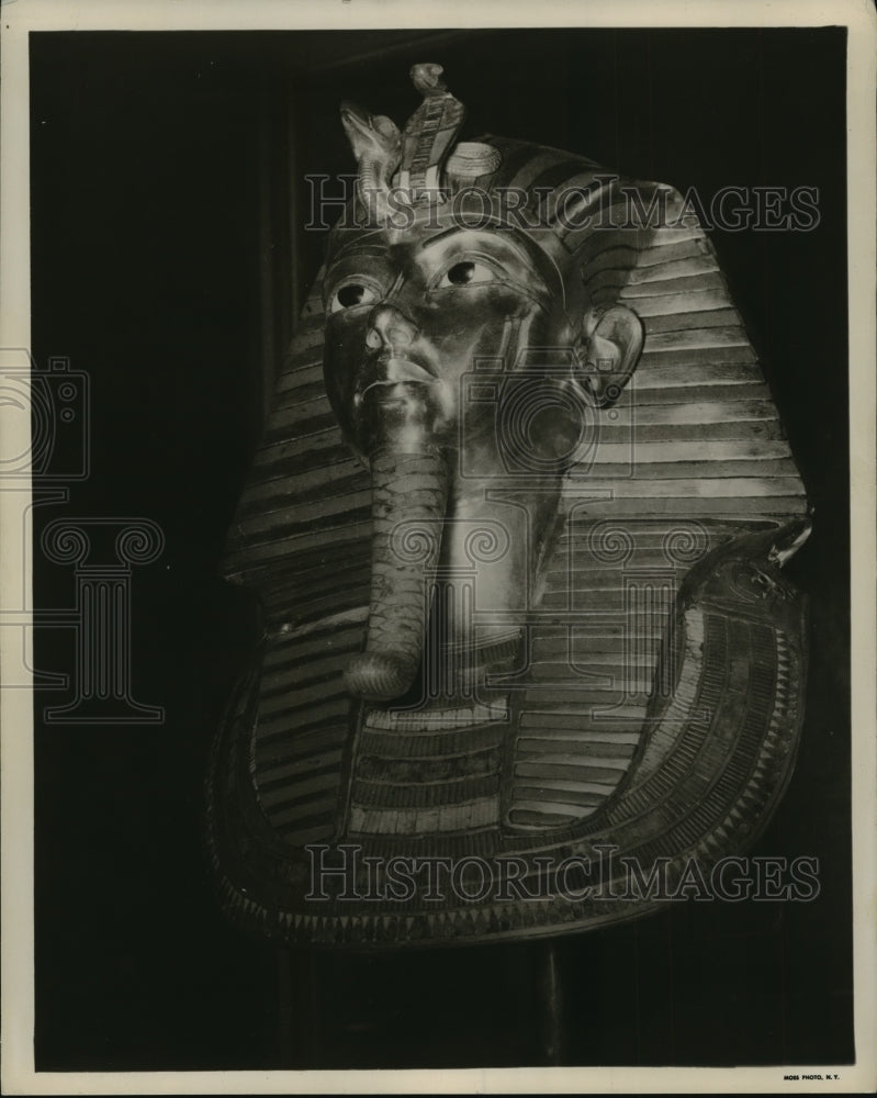 1982 Press Photo The golden mask of King Tut-Ankh-Amun in a museum - Historic Images
