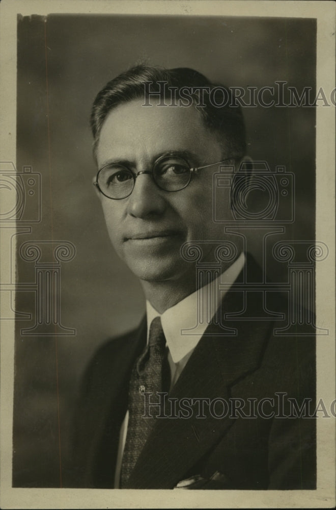 1931 Press Photo W.C. Conrad Poses For a Photograph - Historic Images