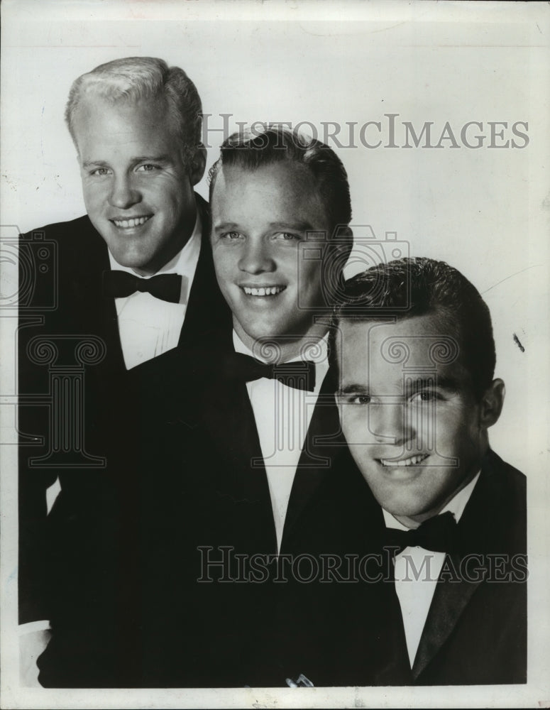 1961 Press Photo Lindsay Crosby-Actor and Singer-With Two of His Brothers - Historic Images