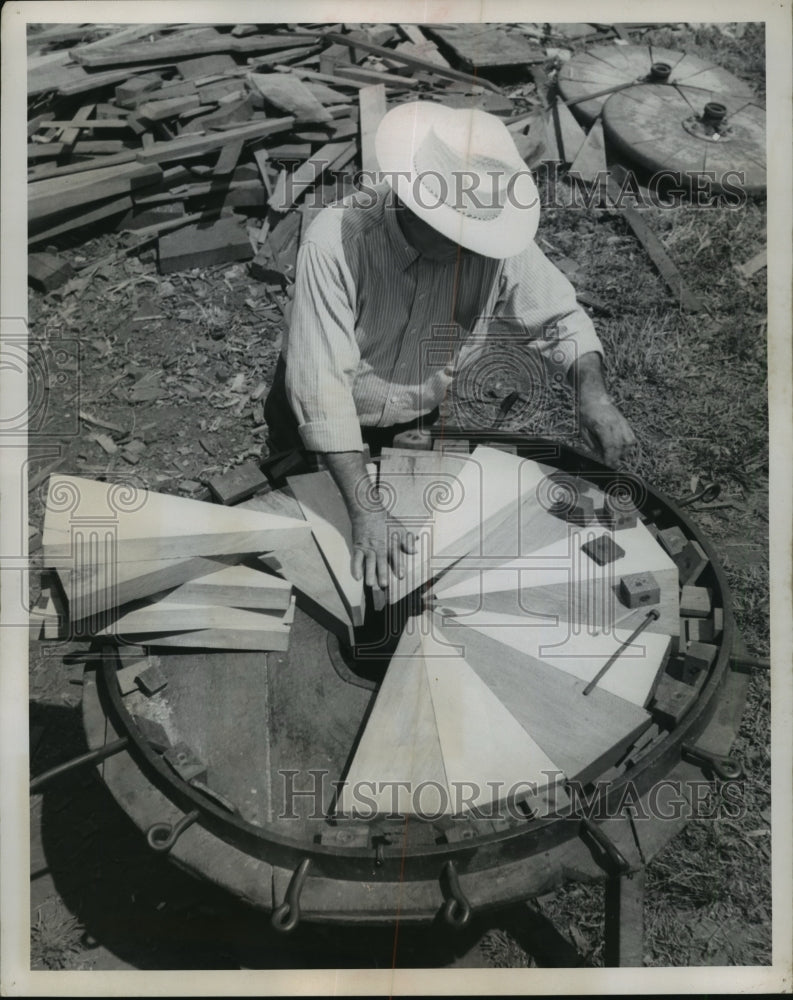 1953 Press Photo Making a wheel in Costa Rica is a complex process - Historic Images