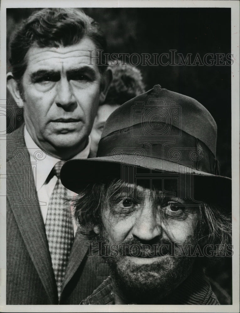 1971 Press Photo Irwin Corey is welcomed by Andy Griffith - Historic Images