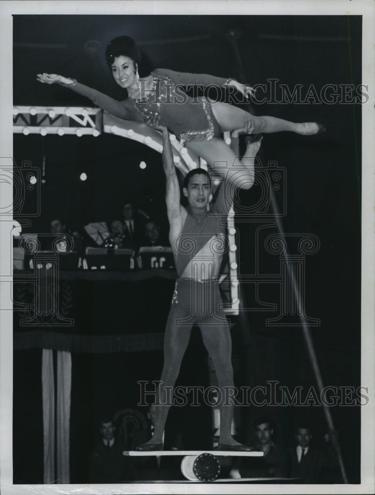 1965 Press Photo The Coreanos do their balancing act on &quot;International Showtime&quot; - Historic Images