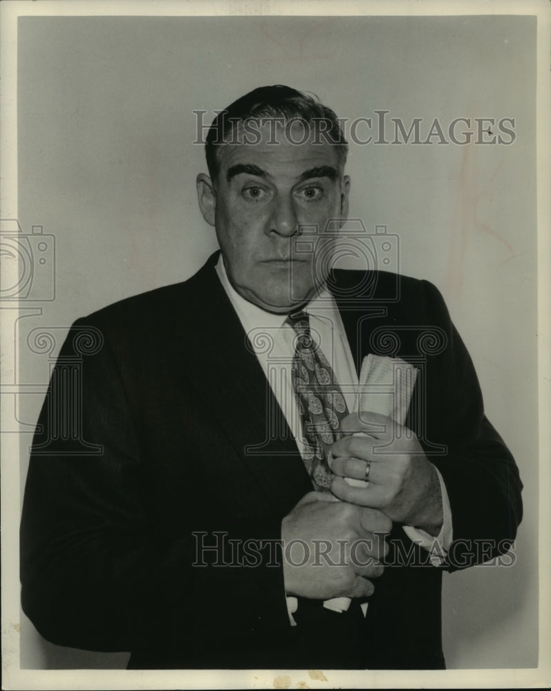 1958 Press Photo Paul Douglas as ex-convict in Schlitz Playhouse - Historic Images