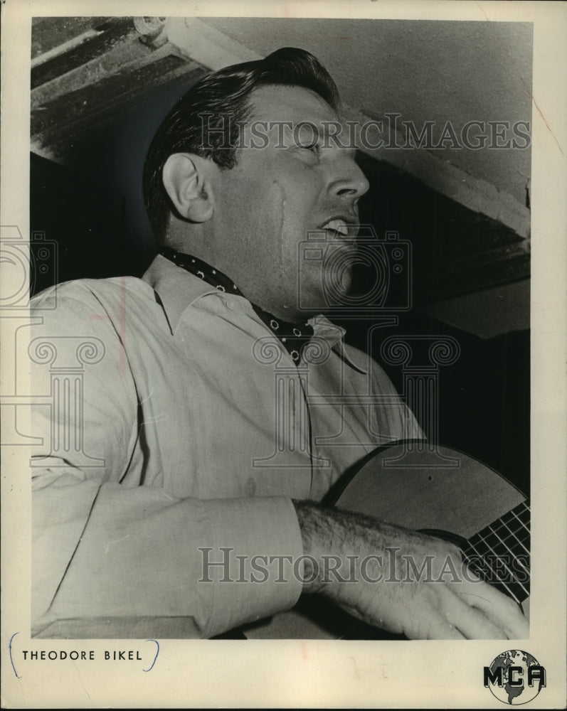 1967 Press Photo Theodore Bikel - Historic Images