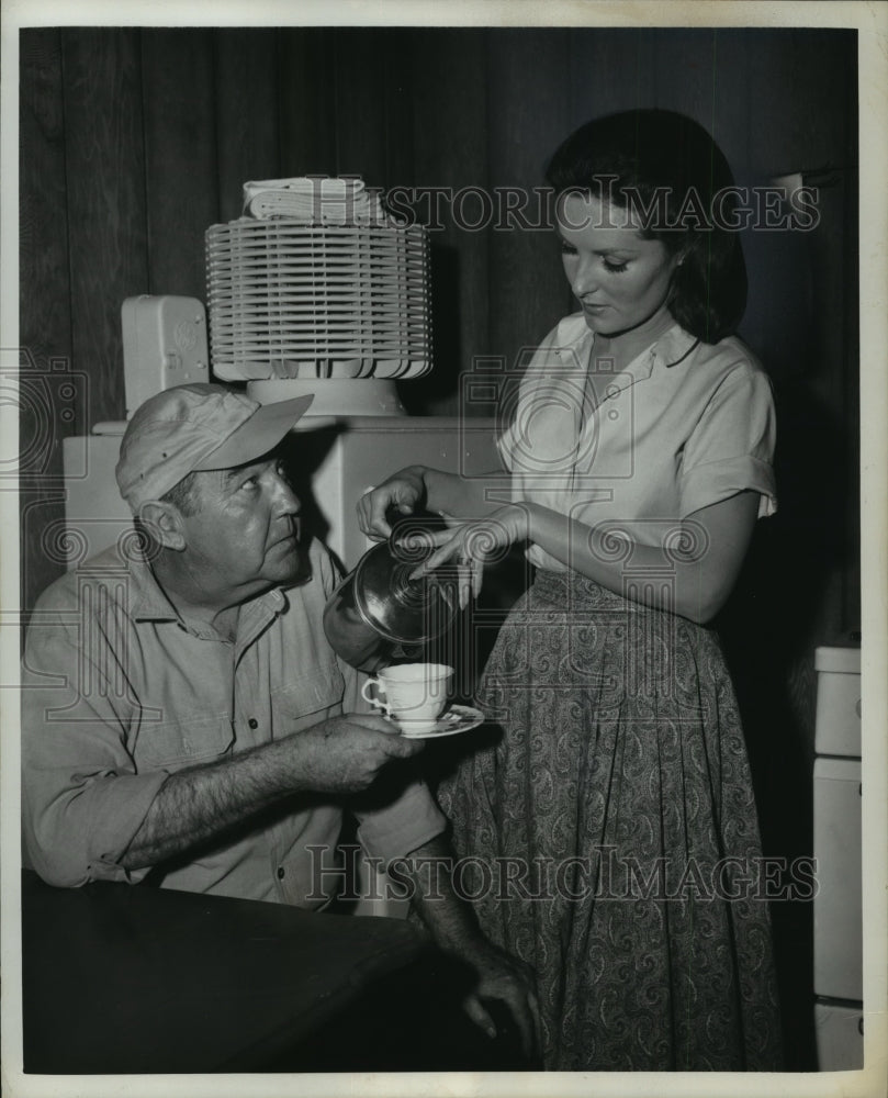 1965 Press Photo Broderick Crawford and Lizabeth Hush Star in "The Long Ravine" - Historic Images