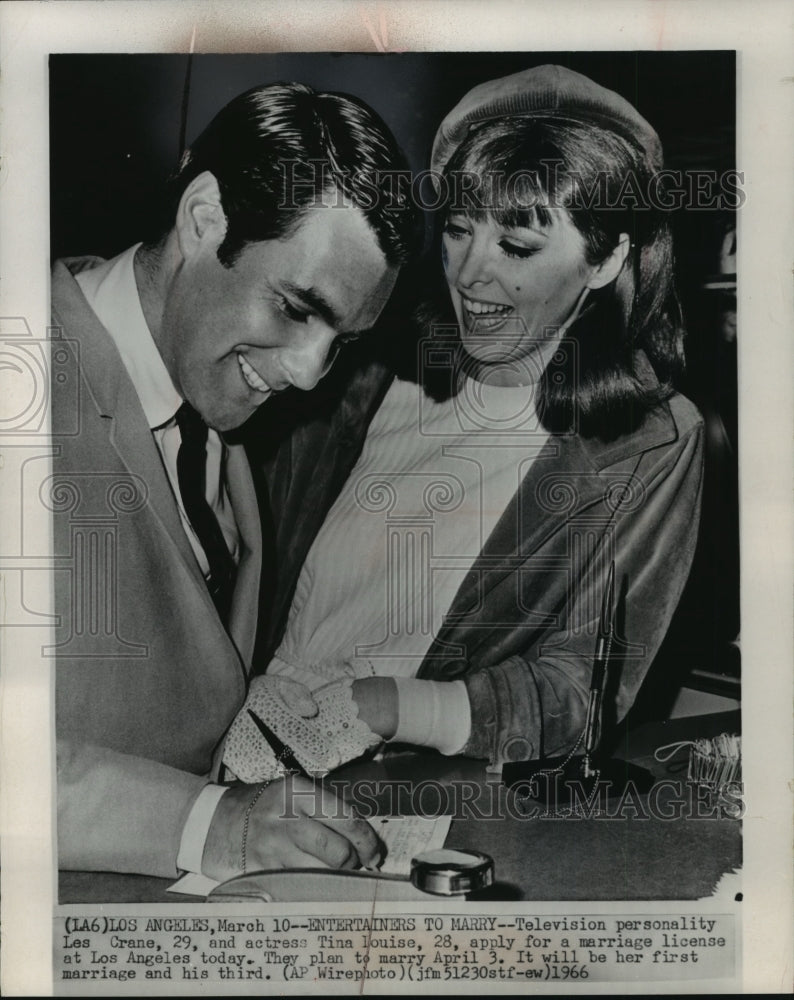 1966 Press Photo Les Crane and Tina Louise Apply for a Marriage License - Historic Images