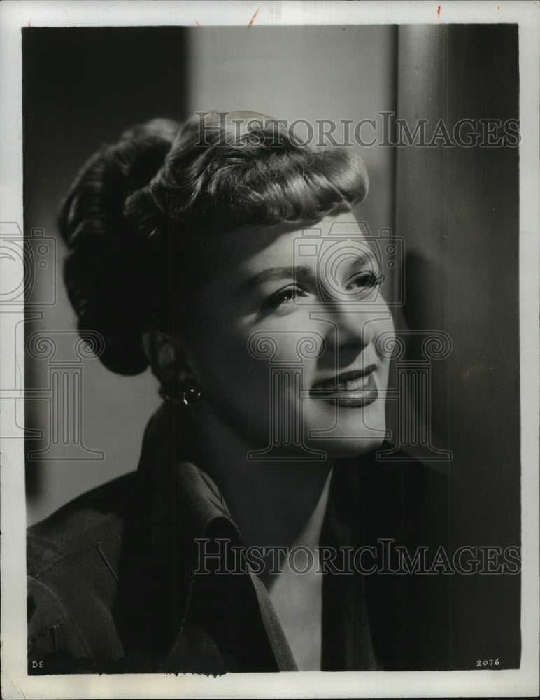 1950 Press Photo French Actress Denise Darcel in Pantomime Quiz - mjx26074-Historic Images