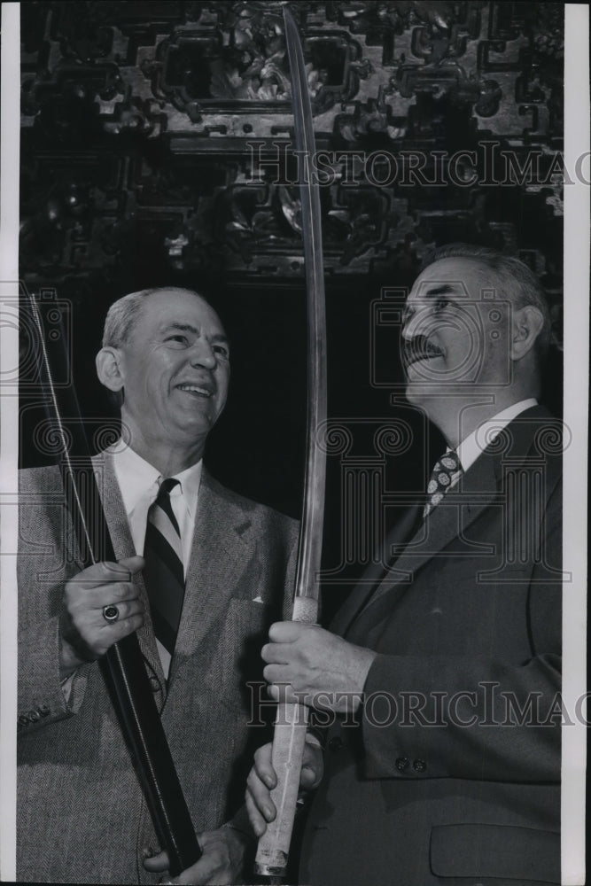 1953 Press Photo Japanese Sword from 1332 Presented to Milwaukee Public Museum - Historic Images