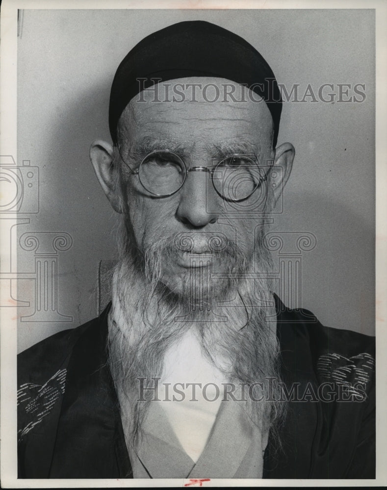 1956 Press Photo Hume Cronyn-United States Actor as Japanese Gentleman - Historic Images