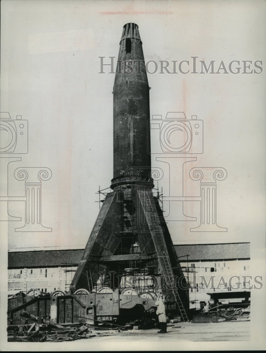 1958 Press Photo Crane Being Constructed at the La Ciotat Naval Yard in France-Historic Images