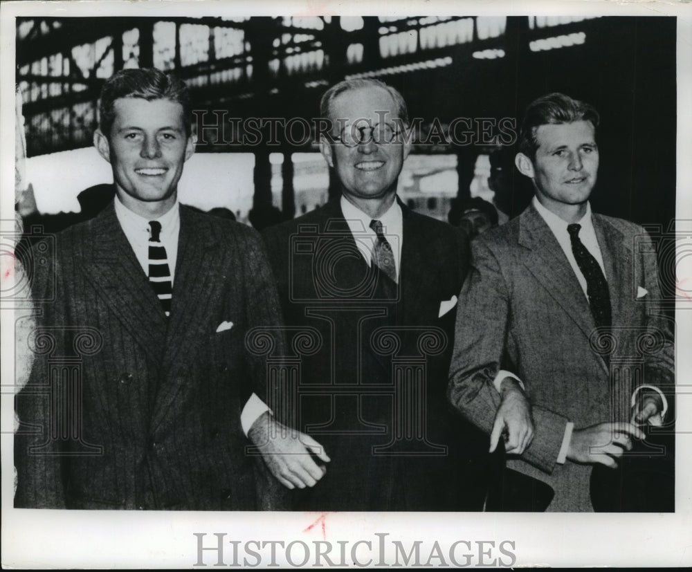 1969 Copy Joseph Kennedy and Sons at Waterloo Station in London - Historic Images