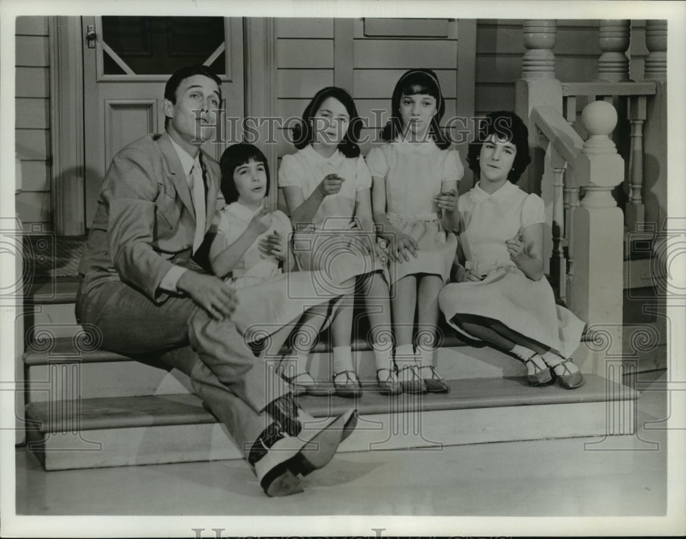 1964 Press Photo Jimmy Dean-Actor and Singer-Joined by Four Singing Guests - Historic Images