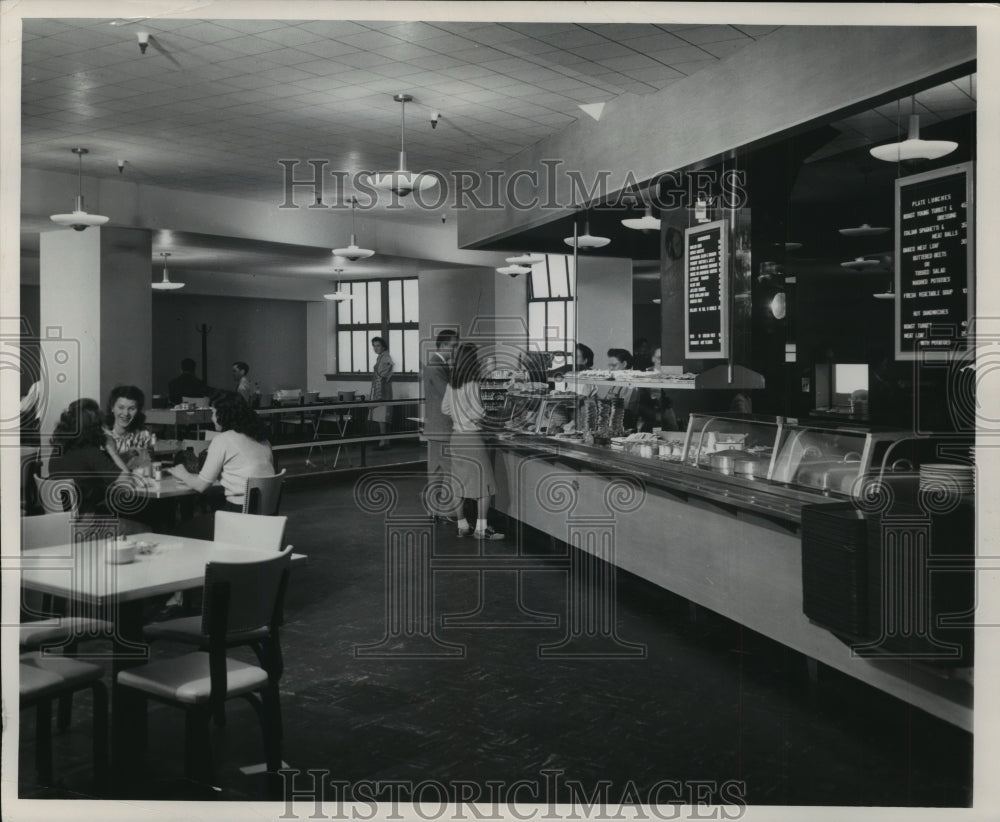 1946 Press Photo The Milwaukee Journal Sentinel's Cafeteria Room - Historic Images