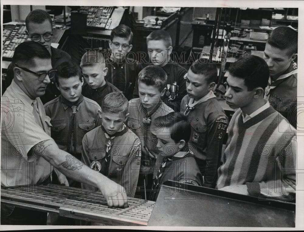 1962 Press Photo William Stuckert-Milwaukee Journal Compositor-With Boy Scouts - Historic Images