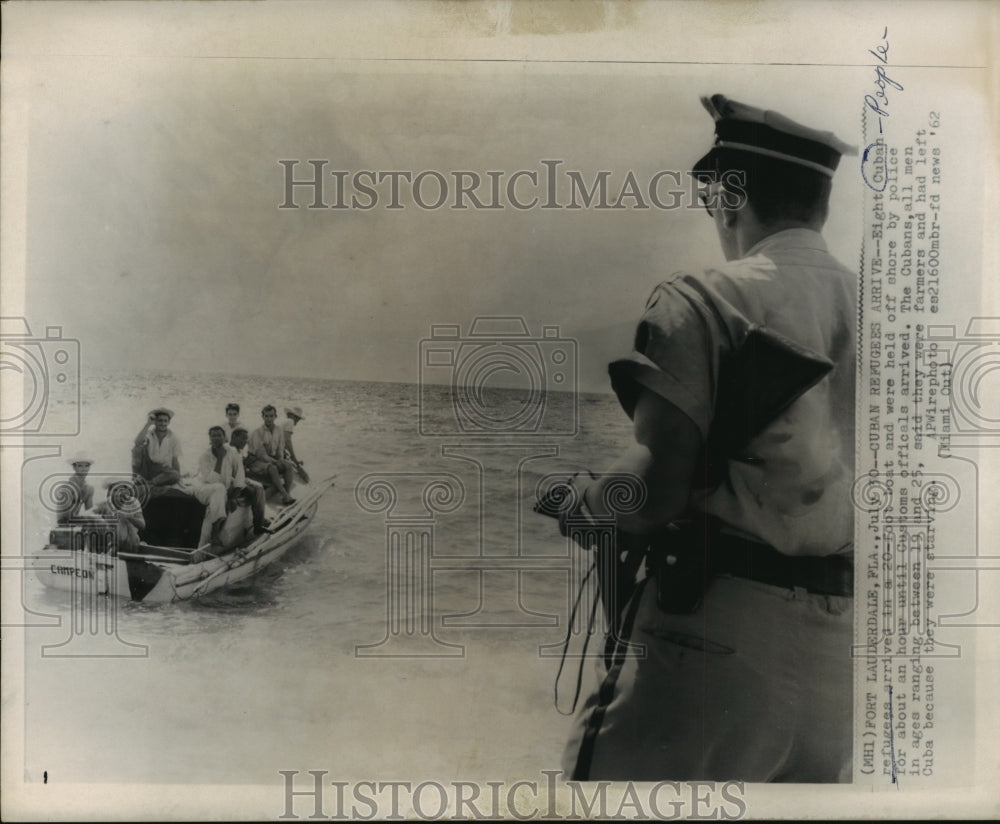 1962 Press Photo Eight Cuban Refugees Arrive By Boat at Miami, Florida-Historic Images