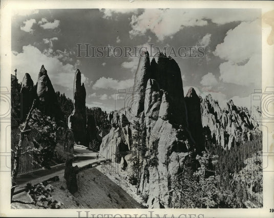 1953 Press Photo Needles Highway in Rugged Nature of South Dakota's Black Hills-Historic Images