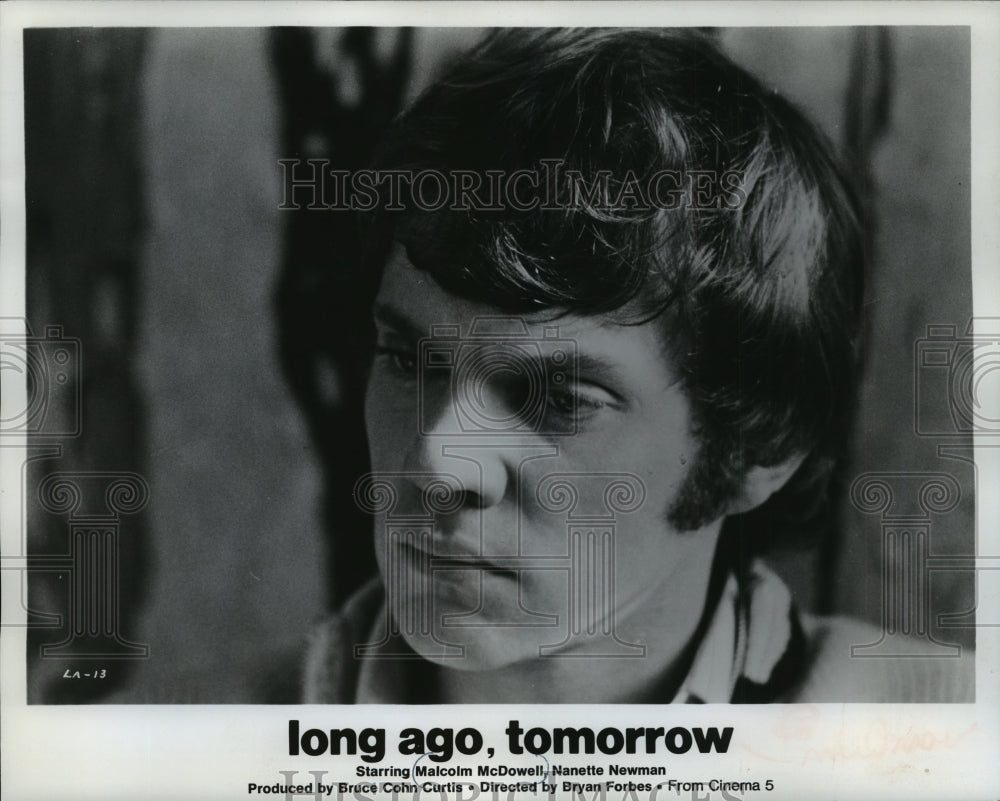 1972 Press Photo Malcolm McDowell and Nanette Newman in &quot;Long Ago, Tomorrow&quot; - Historic Images