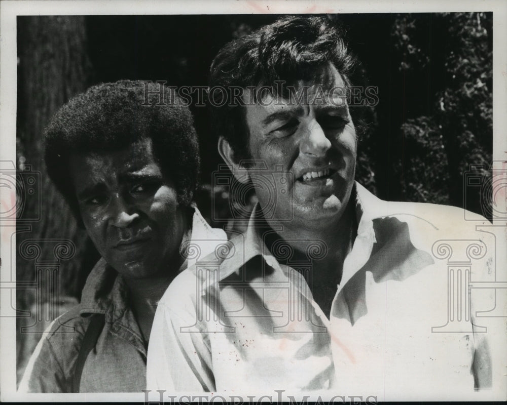1974 Press Photo Greg Morris and Mike Connors Starring in &quot;Mannix&quot; - Historic Images
