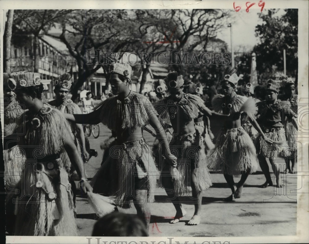 1954 Press Photo Tahitians celebrate Bastille Day on South Sea island paradise - Historic Images