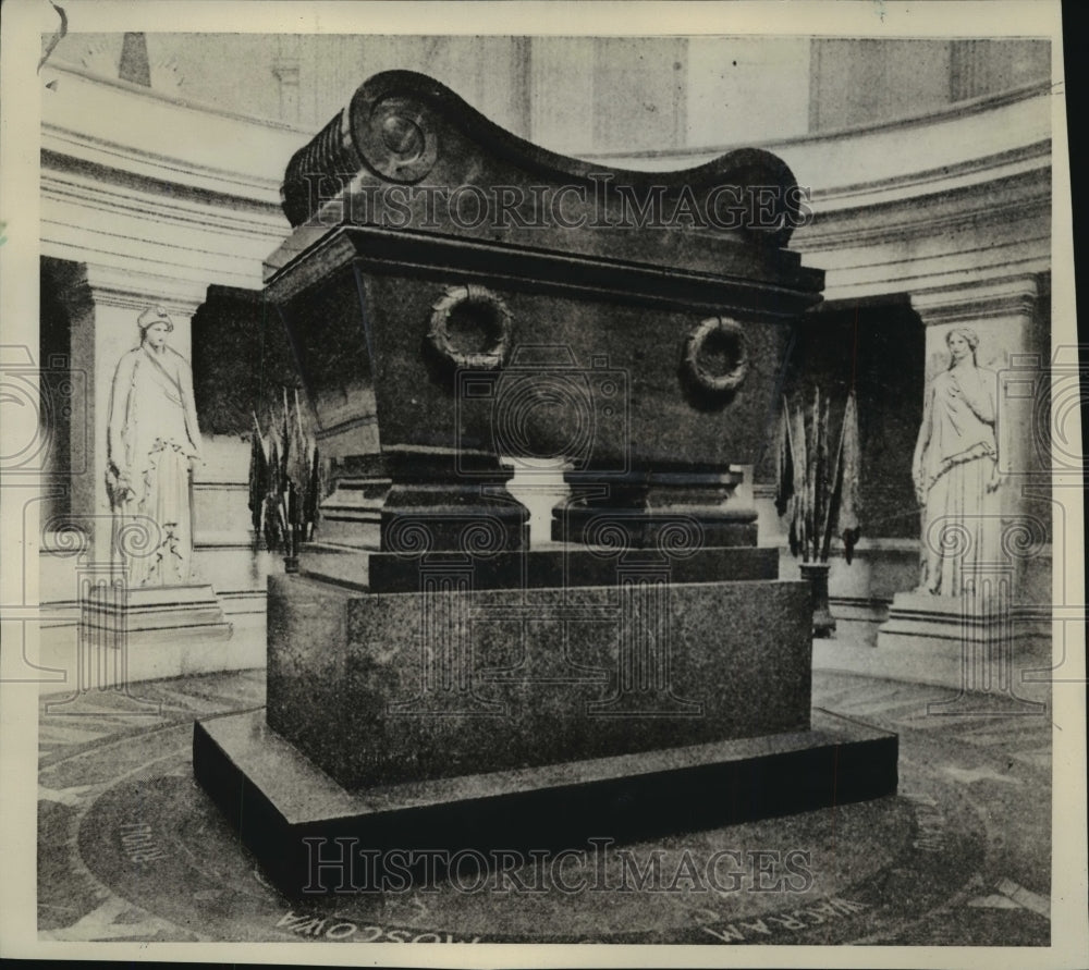 1933 Press Photo Porphyry Sarcophagus in the Invalides in Paris, France - Historic Images