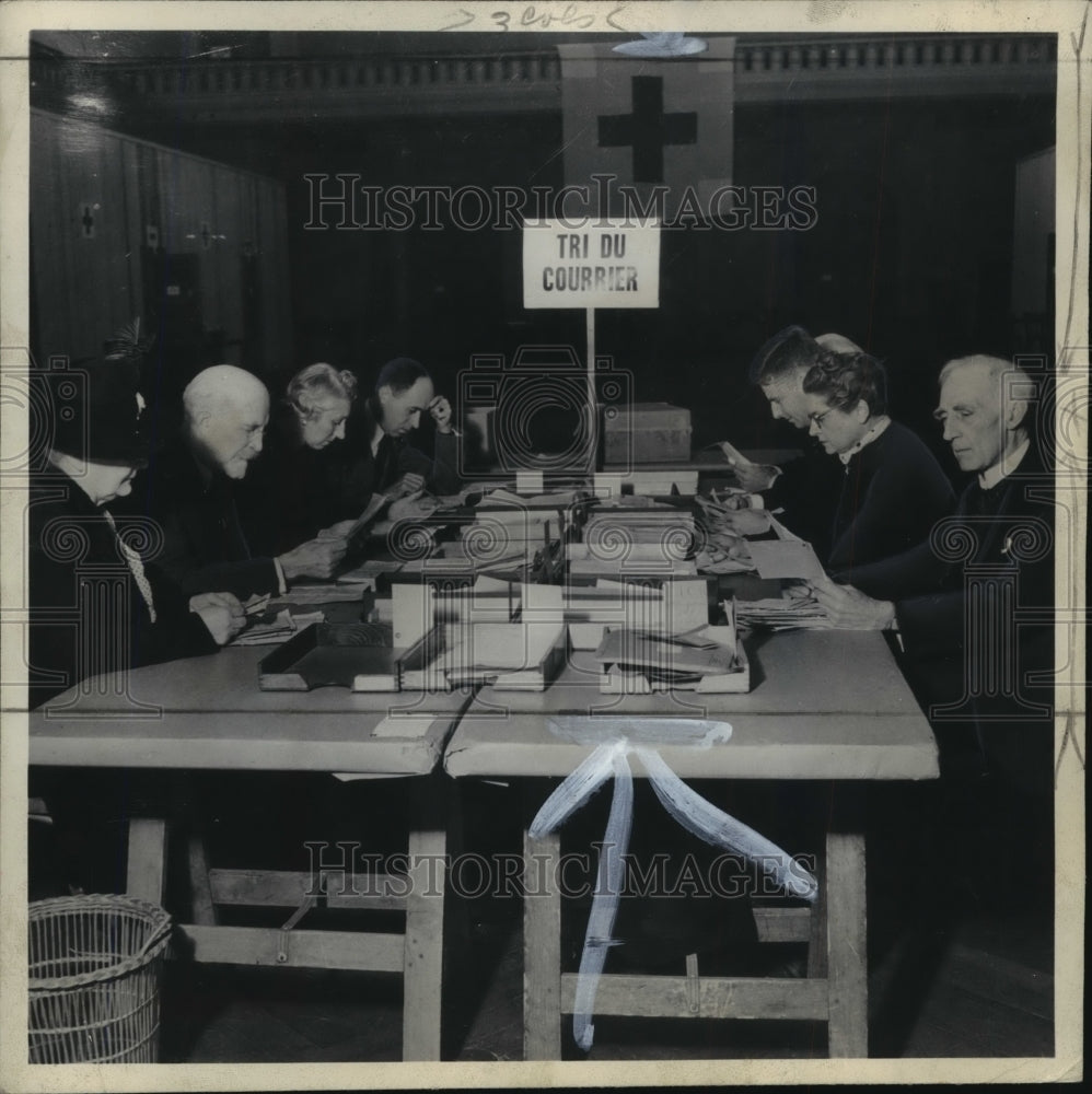 1942 Press Photo The Central Information Bureau for Prisoners of War in Geneva - Historic Images