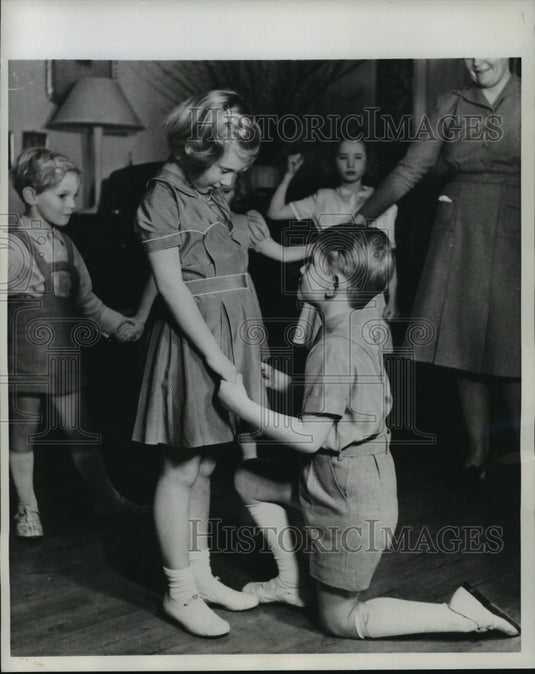 1958 Press Photo Young Queen Margrethe Playing "The Sleeping Beauty" - mjx27449-Historic Images