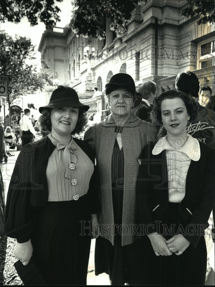 1990 Press Photo Marylyn Kruger and Dorothy D&#39;Amore Star in &quot;Dillinger&quot; - Historic Images