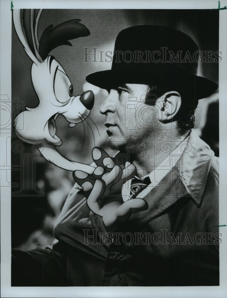 1991 Press Photo Bob Hoskins and Roger Rabbit in "Who Framed Roger Rabbit" - Historic Images