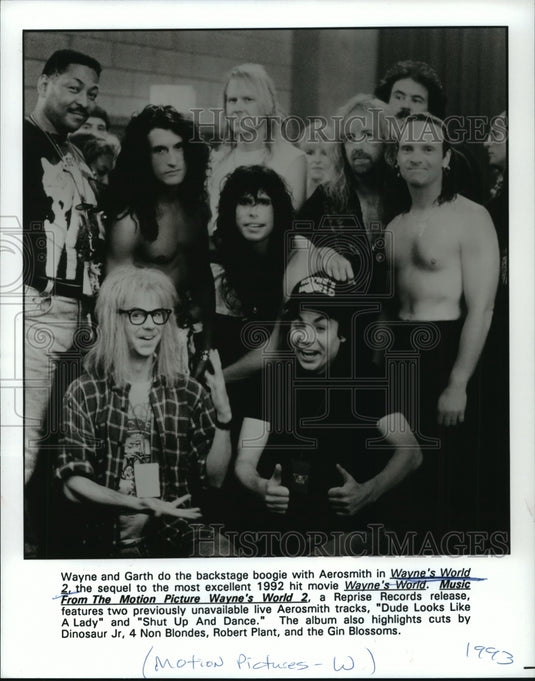 1993 Press Photo Wayne and Garth Boogie in "Wayne's World 2" - Historic Images