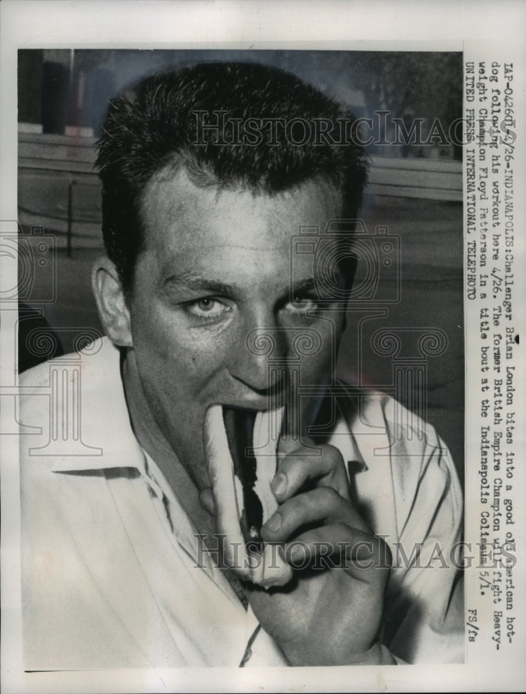 1955 Press Photo Brian London, Boxer, Bites Into Hot Dog - mjx27913- Historic Images