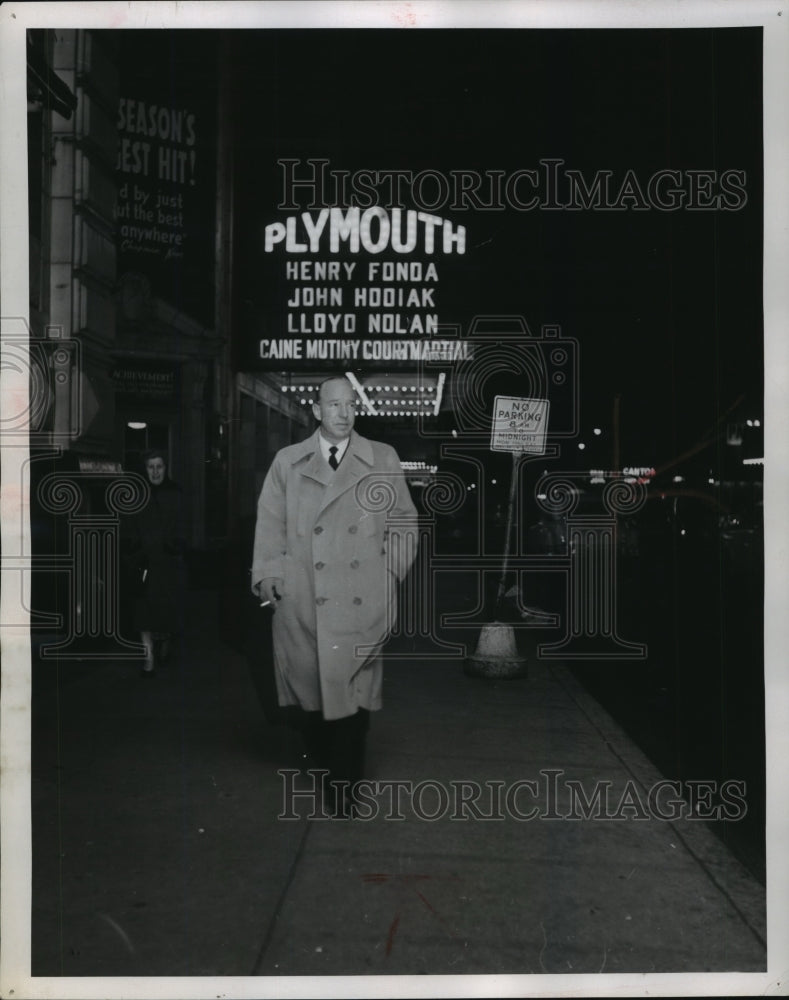 1954 Press Photo Lloyd Nolan on a Nightly Jaunt - mjx27950-Historic Images