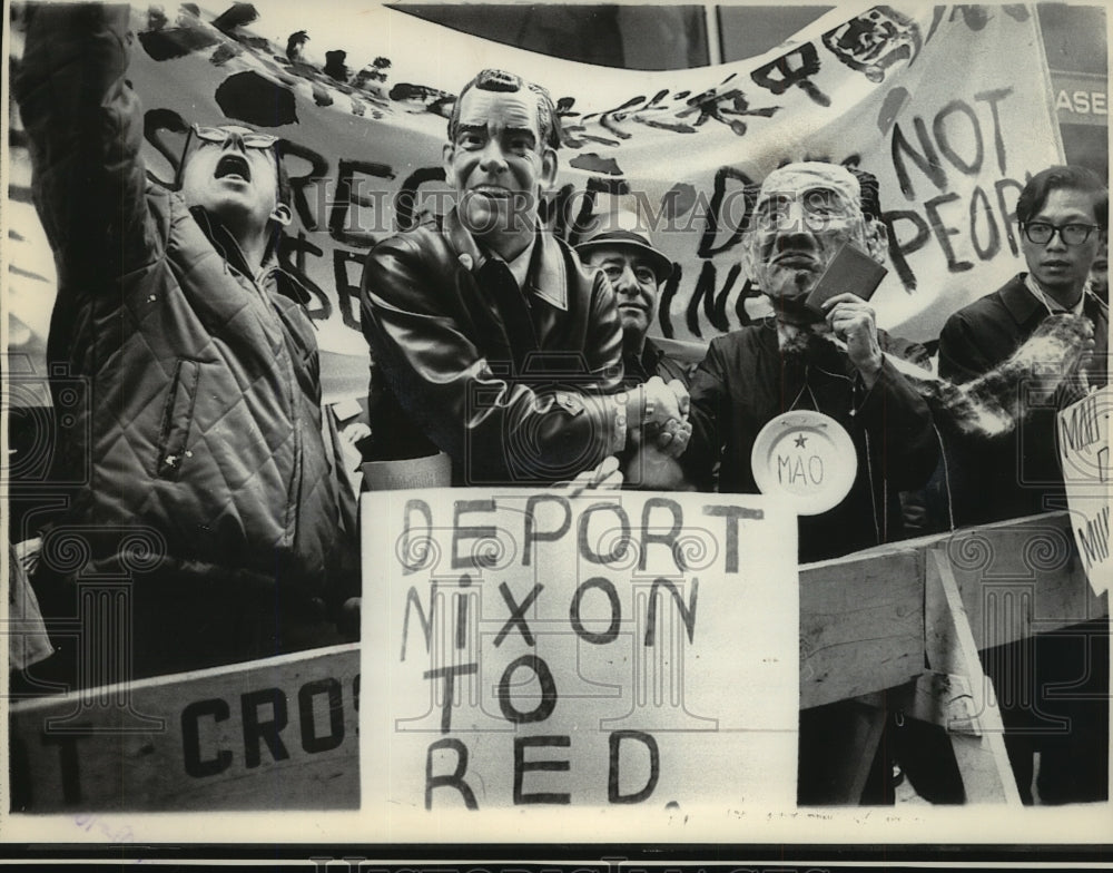 1971 Press Photo Demonstrators Against Richard Nixon in New York City - Historic Images