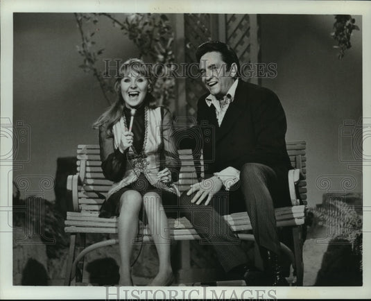 1969 Singer Lulu with Johnny Cash-Historic Images