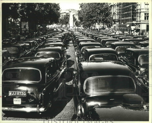 1978 Press Photo Cabs Along London's Whitehall Demonstration - mjx29270-Historic Images