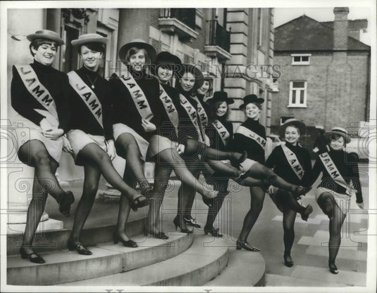 1967 Press Photo Women Participate in Election Campaign in Bromley, England-Historic Images