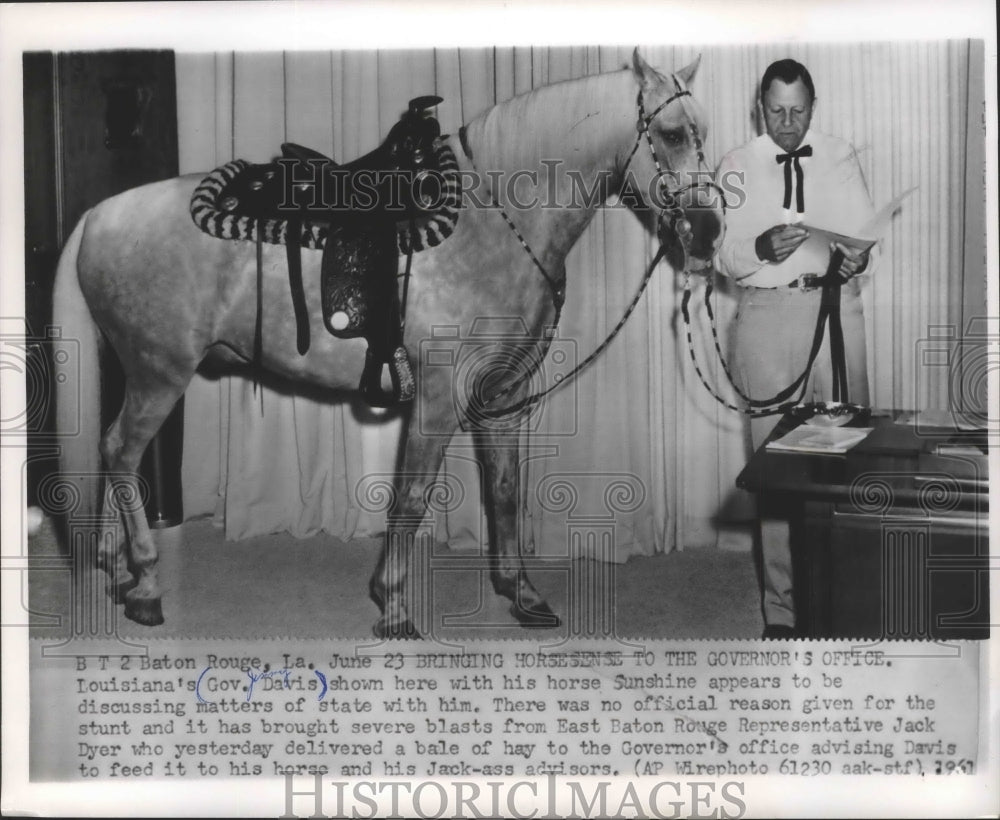 1961 Press Photo Louisiana&#39;s Governor Davis with Horse, Sunshine - Historic Images