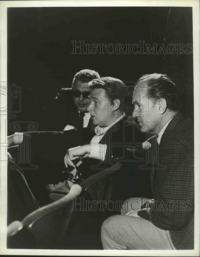 1966 Press Photo Stanley Ascher, Mike Nichols and Nicholas Webster discuss - Historic Images