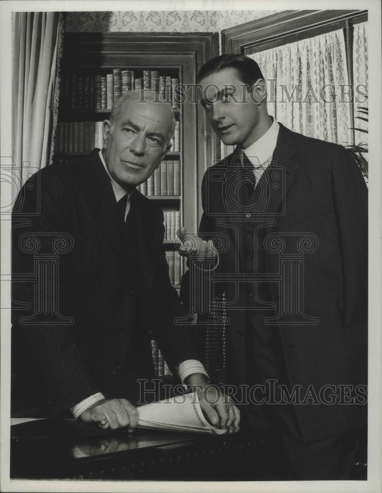 1976 Press Photo Man with Actor Stephen Elliott - mjx29919-Historic Images