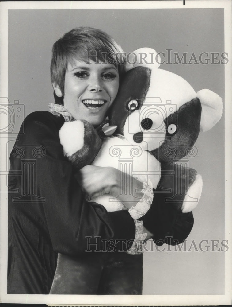 1969 Press Photo Judy Carne for &quot;Kraft Music Hall&quot; with teddy bear - mjx29999 - Historic Images