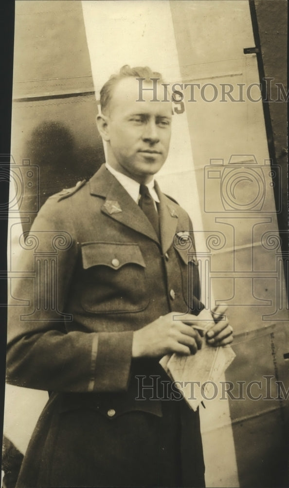 1926 Press Photo Lieutenant L.C. Elliott, Pilot of pathfinder plane - mjx30137- Historic Images