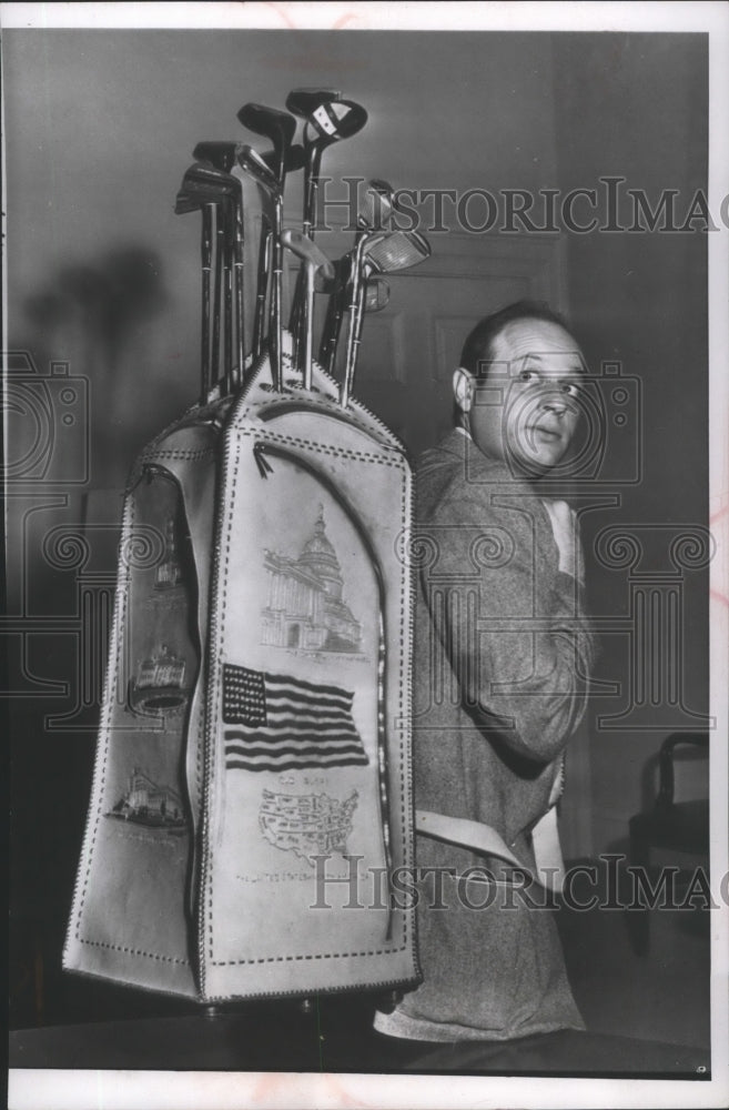 1956 Press Photo Arnold Sachs poses with President Eisenhower&#39;s leather golf bag- Historic Images