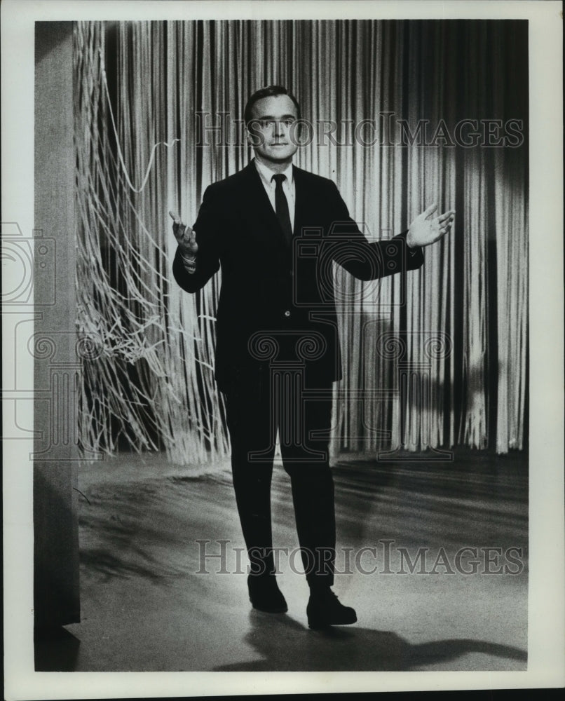 1968 Dick Cavett on THE DICK CAVETT SHOW-Historic Images