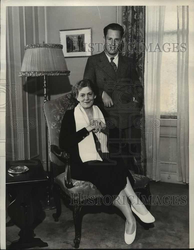 1931 Press Photo Ethel Barrymore with Son Samuel Colt at Mark Hopkins - Historic Images