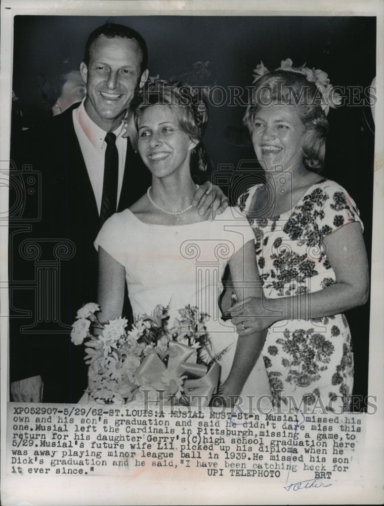 1962 Press Photo Stan Musial with daughter at her high school graduation.-Historic Images