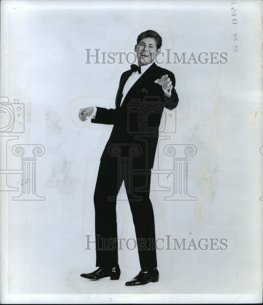 1965 Press Photo Wayne Newton in action as a night club singer - Historic Images