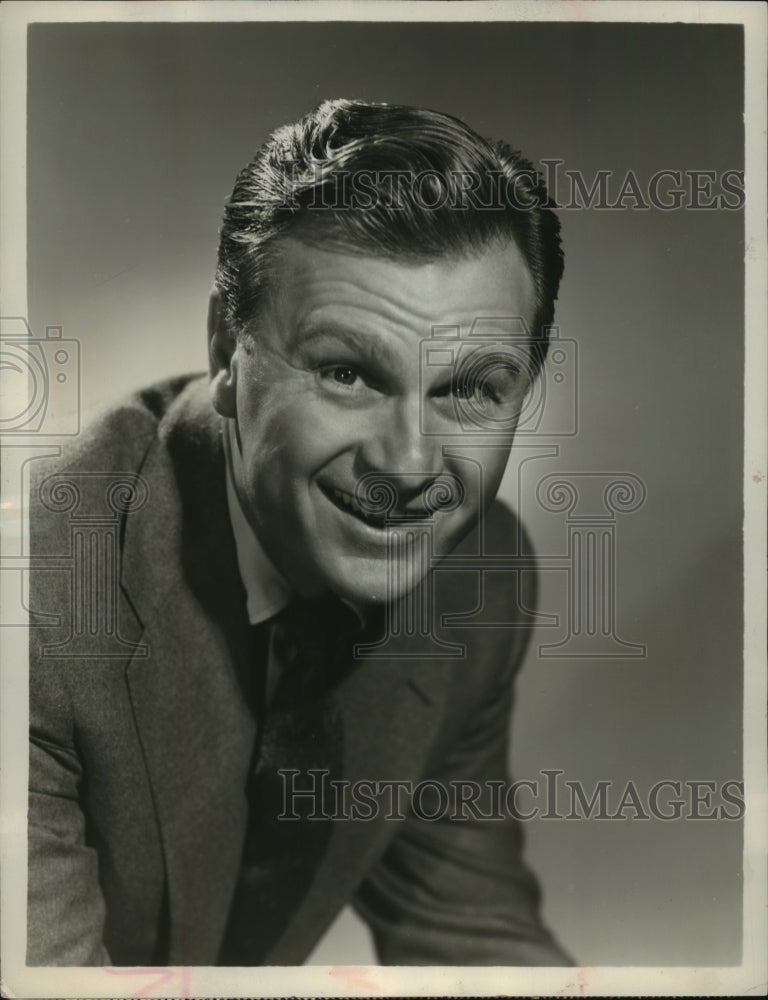 1955 Press Photo Eddie Albert for &quot;The Chocolate Soldier&quot; - Historic Images