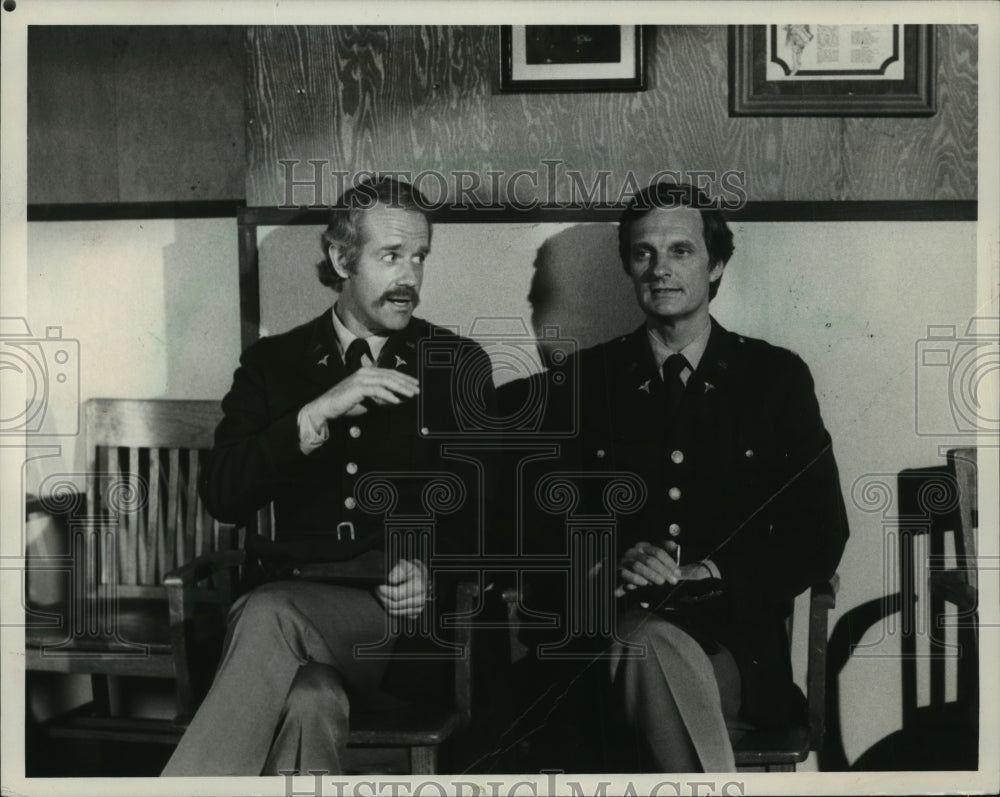 1982 Mike Farrell and Alan Alda of &quot;MASH&quot;-Historic Images