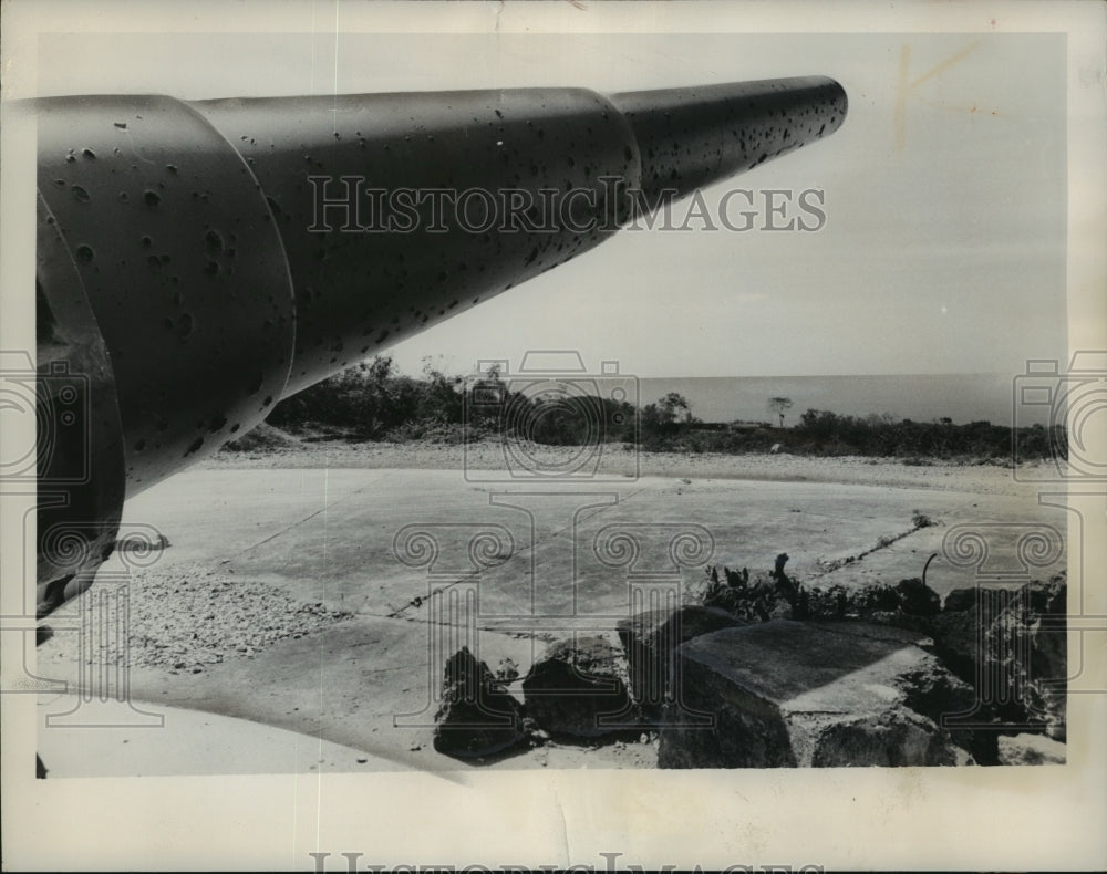 1964 Press Photo Long Barrel of a Naval Gun from World War II on Corregidor-Historic Images
