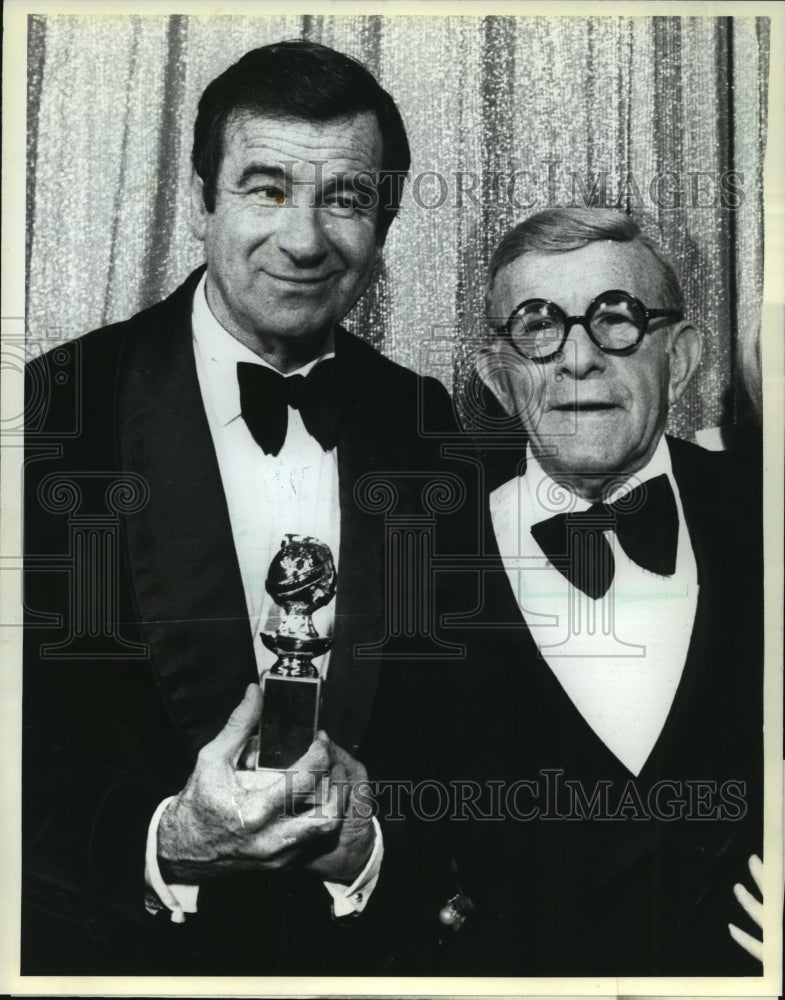 1983 Press Photo Walter Matthau and George Burns at the Golden Globe Awards-Historic Images