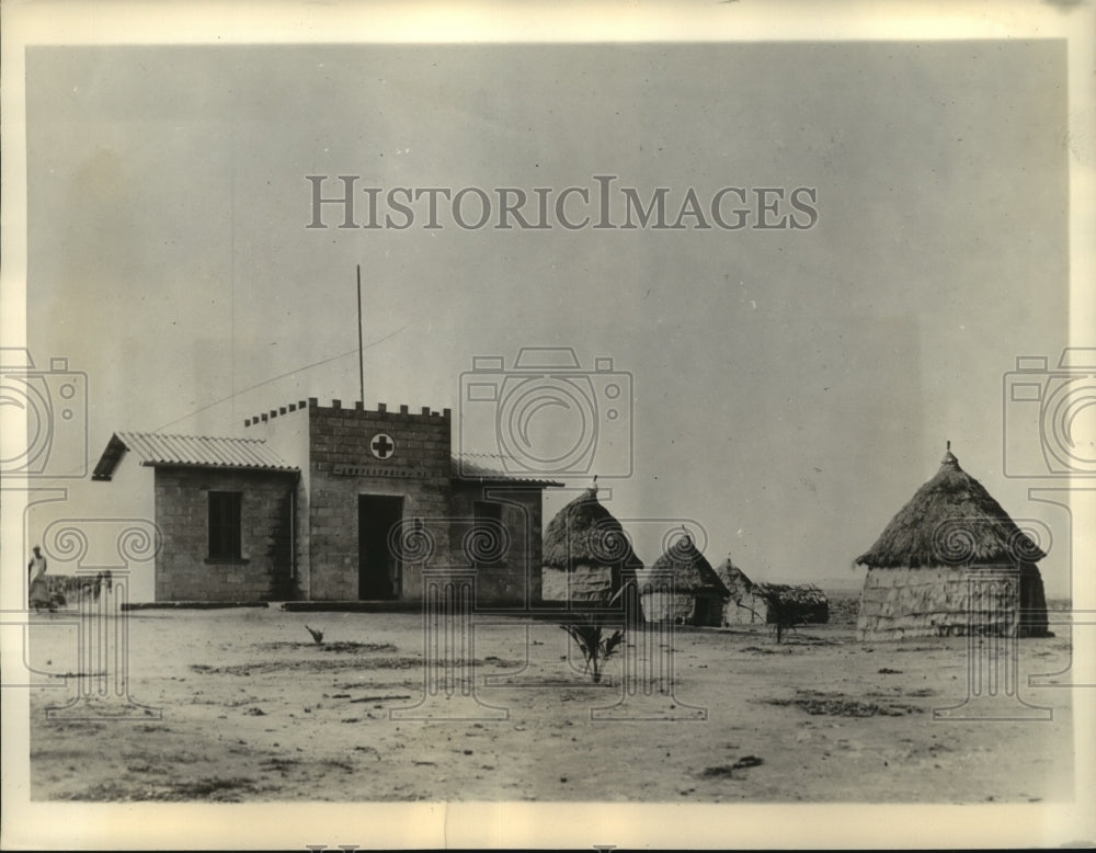 1935 Press Photo Italian Troop Field Hospital in Somaliland Among Native Huts - Historic Images